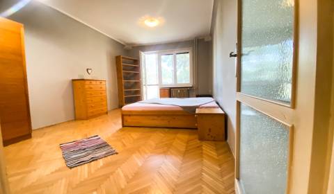 Kiadó 4 szobás lakás, Rovníková, Bratislava - Ružinov, Szlovákia