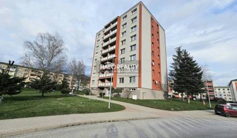 Eladó 4 szobás lakás, Revúca, Szlovákia