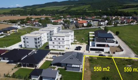 Stavebný pozemok 1105 m2 (2x 550m2) vedľa kúpeľov Piešťany - Banka