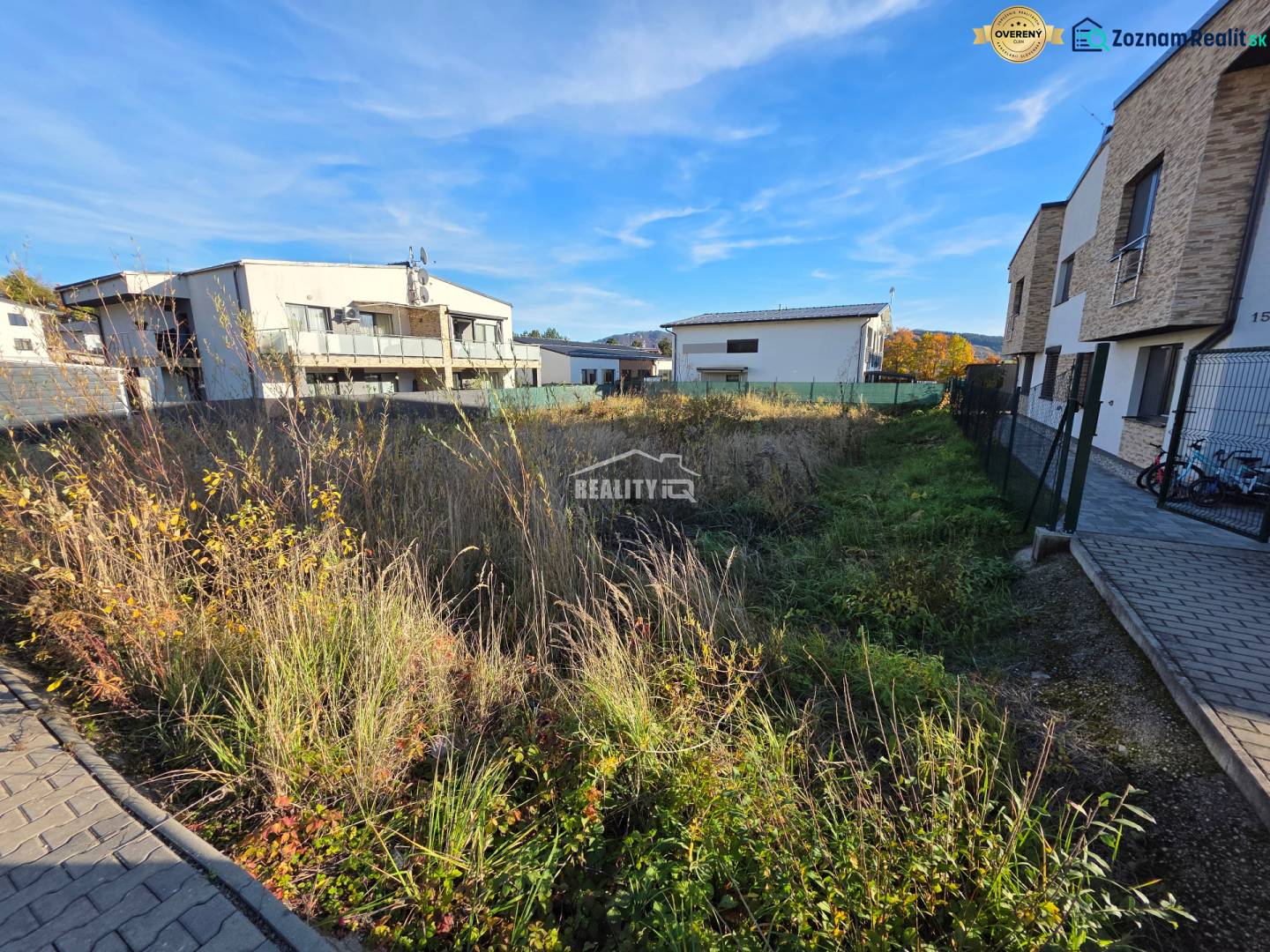 Lakóterületek épületekkel és szilárd burkolattal ellátott területtel Bytčában.