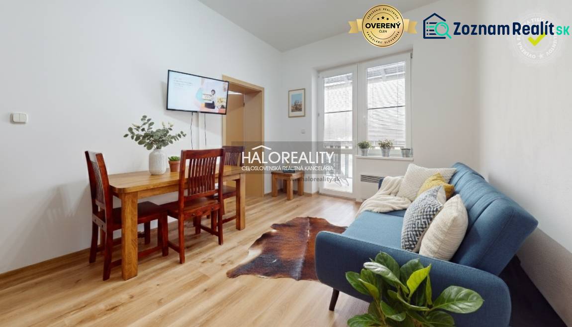 Konyhapult márvány dekorral és készülékekkel egy 3 szobás lakásban.