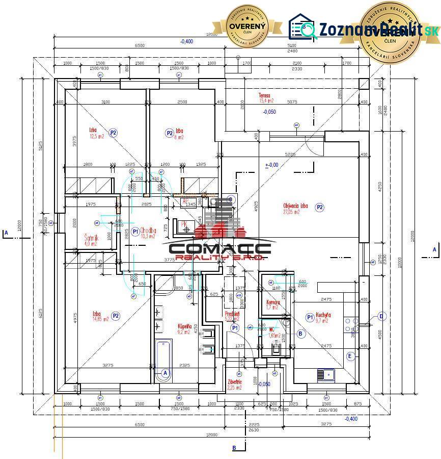 Családi ház alaprajza az Újváros utcában, terasszal és helyiségekkel.