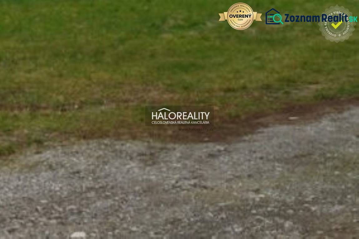 Zöldterület a Dulova Ves-i telken, amely lakhatásra van kijelölve.