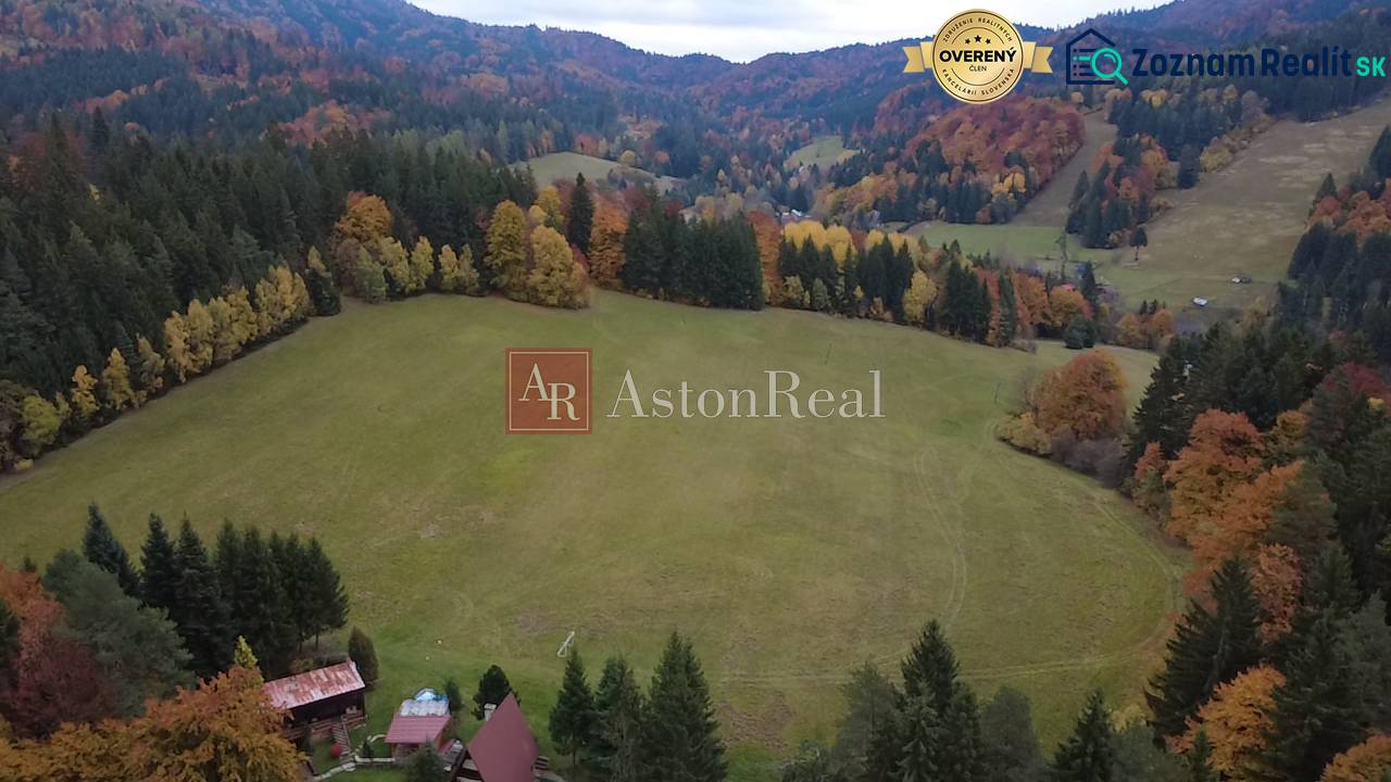 Őszi táj színes levelekkel a Čertove Üdülőtelepen, Lazy pod Makytou.