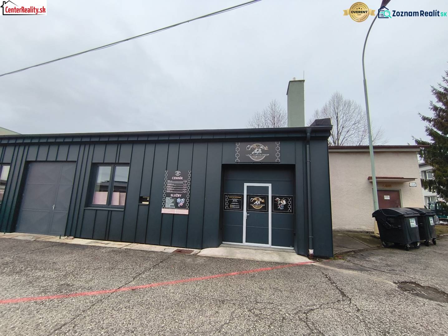 A Prievidzai Košovska úti üzlethelyiség épületének külső megjelenése.