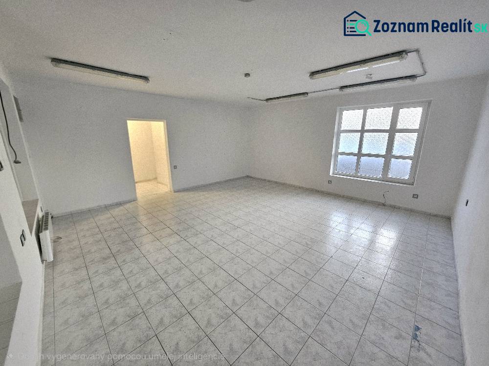 Üres üzlethelyiség csempével és ablakkal.