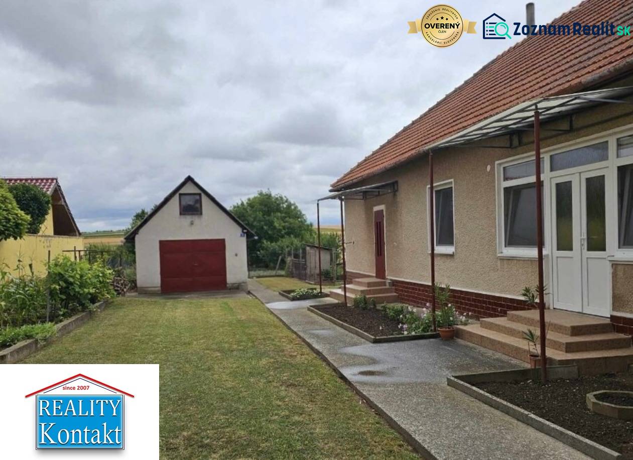 A Fő utcai családi ház Radaván gondozott kerttel és garázzsal rendelkezik.