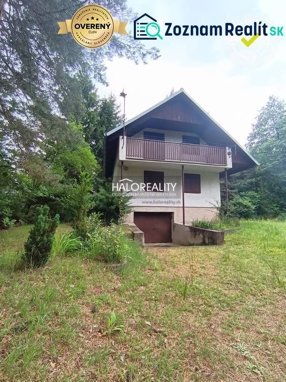 Erdővel körülvett ház Borský Svätý Jurban, ideális pihenésre és kikapcsolódásra.