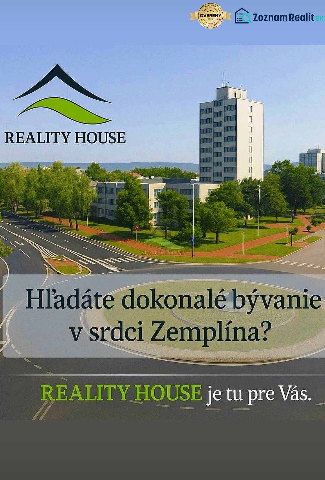 Épület körforgalommal és zöldterülettel a Michalovce városában.