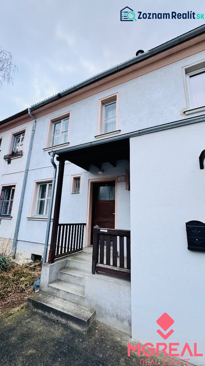 Belépés a háromszobás lakásba a Rudolfa Jašíka utcában, Partizánske.