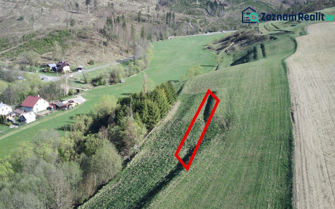 Fekete Balog mezőgazdasági és erdőterületein található rétek és erdők, amelyeket a táj vesz körül.