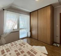 46722-Vinohradska-Bedroom (2).jpg