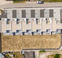 Légi felvétel a házak építéséről Felsősztrédán, a Felsősztrédai utcában.