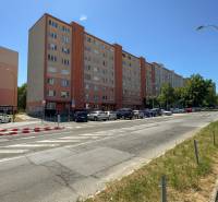 Ondava utca lakóépületei és parkolója Kassán, Nyugati rész.