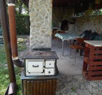 Varázslatos házikó Klížska Nemán kemencével és kerti ülőhellyel a pihenéshez.