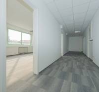 Ospravedlňujem sa, ale potrebujem vedieť, čo konkrétne chcete preložiť do maďarčiny. Prosím, poskytnite text, ktorý si želáte preložiť.