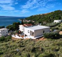 Villa Dućében, kilátással a tengerre és a környező dombokra.