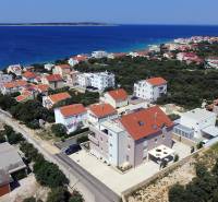 4i Apartmán s galériou, veľkou terasou a vlastným parkovaním - Mandre, ostrov Pag Chorvátsko