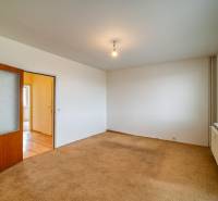 Sajnálom, ale potrebujem vedieť, čo konkrétne chcete preložiť do maďarčiny. Prosím, uveďte text, ktorý chcete preložiť.