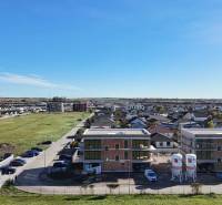 Új építésű lakások a Szlovákiai Grob Szivárvány utcájában, kényelmes 3 szobás lakásokat kínálnak.