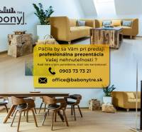 Lakóterület faasztallal az Okružná utcán, alkalmas lakóingatlanok számára.