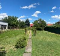 Építési telek a Nezvalova utcában, Pozsony - Podunajské Biskupice, zöldövezetben.