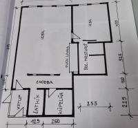 A 2 szobás lakás alaprajza magában foglalja a folyosót, a szobákat, a konyhát és a fürdőszobát.