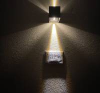 Fali lámpa, amely megvilágítja a 