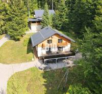 Erdővel körülvett házikó Terchován, napos terasszal és megközelíthető úttal.