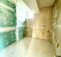 Samozrejme, prosím, poskytnite text, ktorý chcete preložiť do maďarčiny.