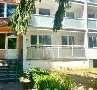 Kapitána Nálepku lakóház, Kassa - Óváros városrész, erkélyekkel és kerttel.