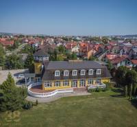 Szálloda és étterem Poprádon, zöldövezetben, szállodák és panziók kategóriában.