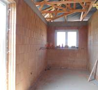 Újváros utca épületének belseje, jövőbeli családi ház.