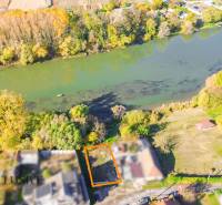 Építési telek Jahodnában, közel a folyóhoz és zöldövezetben.