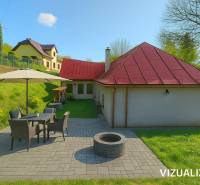 Családi ház Štiavnické Bane településen terasszal, ülőhellyel és zöldterülettel a Štiavnické Bane utcában.