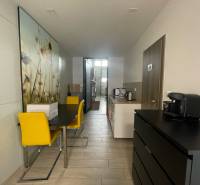 Ospravedlňujem sa, ale potrebujem vedieť, čo presne chcete preložiť do maďarčiny. Mohli by ste mi poskytnúť text, ktorý chcete preložiť?