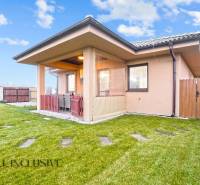 Családi ház Gabčíkovóban kerttel és kinti terasszal.