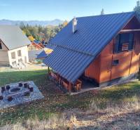 Ház Martonban, a Stráne negyedben, természet által körülvéve, kilátással a hegyekre és tűzrakóhellyel.