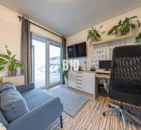 Iste, pošlite mi text, ktorý chcete preložiť do maďarčiny.