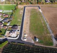 Légi felvétel a lakóövezetről és építési telkekről Felsőszitáron.