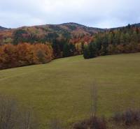 Jesenitý vidék Rekreációs területek Lazy pod Makytou, Čertov erdőkkel és dombokkal körülvéve.