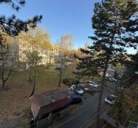 Vajanského utca, Šahy, 3 szobás lakás zöldövezetben parkolással és fákkal.