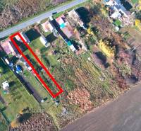 Légi felvétel a radnovcei lakóövezetről, piros téglalappal jelölve.