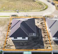 Családi ház a Florida Villa Park utcában Dunaszerdahelyen tereprendezéssel.