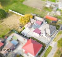 Családi ház külső része Nagykosihán, tágas kerttel és nagy udvarral.