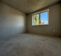 Ospravedlňujem sa, ale nevidím text, ktorý by som mal preložiť. Mohli by ste ho prosím poskytnúť?