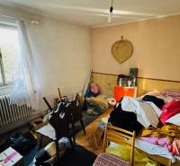 Je mi ľúto, ale potrebujem vedieť, čo konkrétne chcete preložiť do maďarčiny. Mohli by ste mi poskytnúť text, ktorý chcete preložiť?