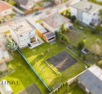 Családi ház Dunaszerdahelyen nagy kerttel és pavilonnal, csendes környéken.