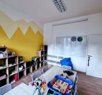 Samozrejme, poskytnite mi prosím text, ktorý chcete preložiť do maďarčiny.