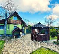 Kerti ház Partizánske-ban kerti pavilonnal és kövezett sétánnyal.